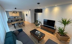 Beautiful Modern Apartment With Large Livingroom